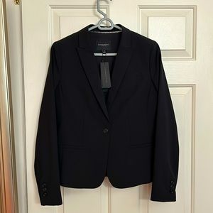 BLACK LIGHTWEIGHT WOOL FITTED BLAZER. Size 6